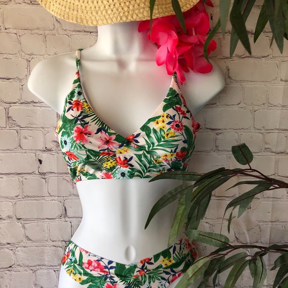 Tropicana Cutie Bikini Pair in Green-Multi - Picture 6 of 10